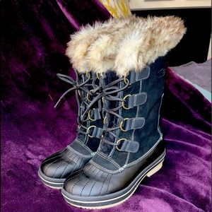 Leather, man made material & faux fur boots Size 8